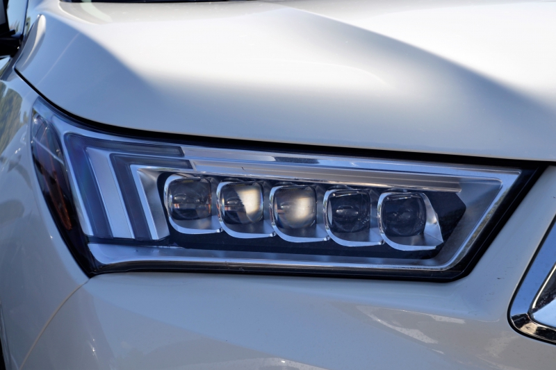 automobile-LA CRAU-min_acura-headlamp-2834131